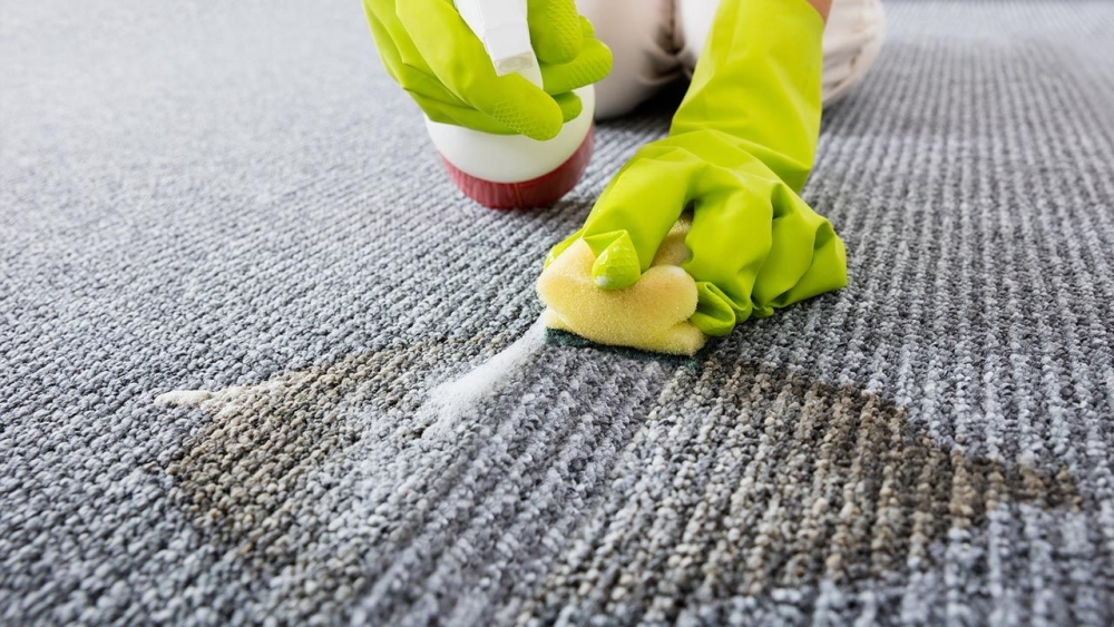 Evita la suciedad limpiando las alfombras de tu casa